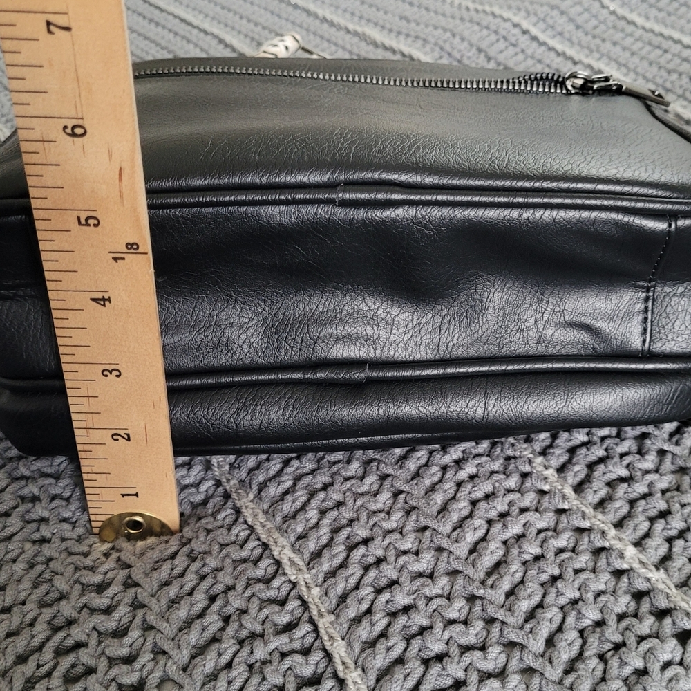 Black NWOT Vegan Leather Camera Bag Large With Wallet - Picture 9 of 16
